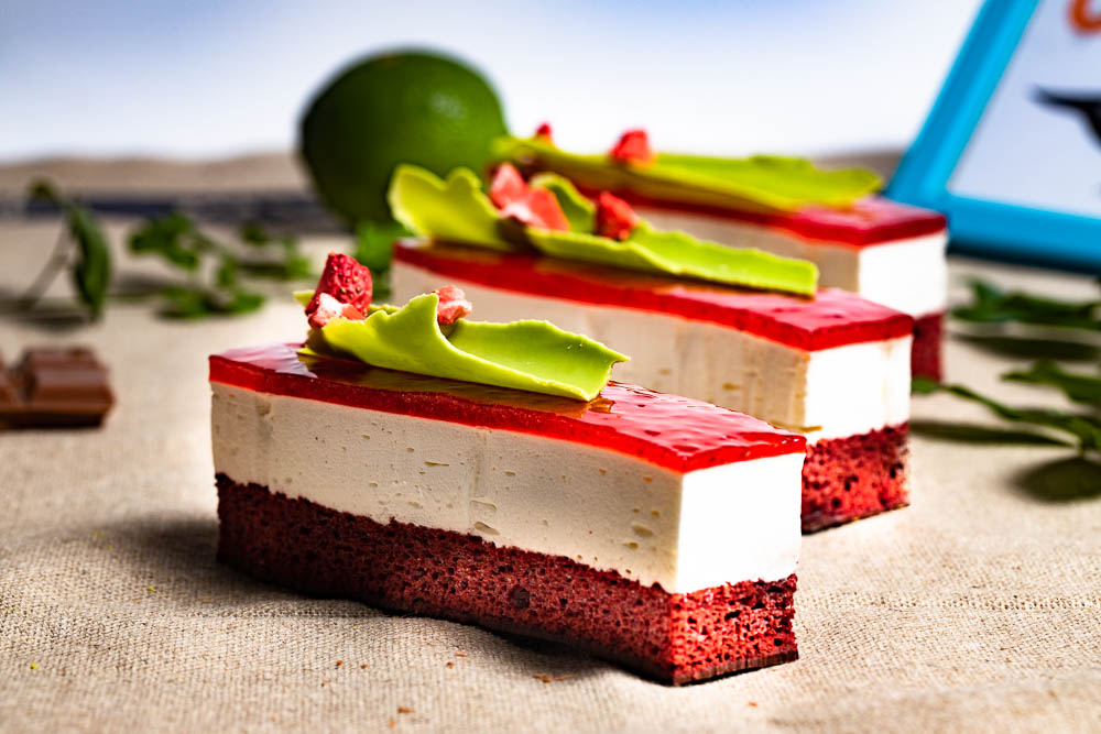 VEGAN STRAWBERRY SLICE 12x3, Box of 6 [HAL]