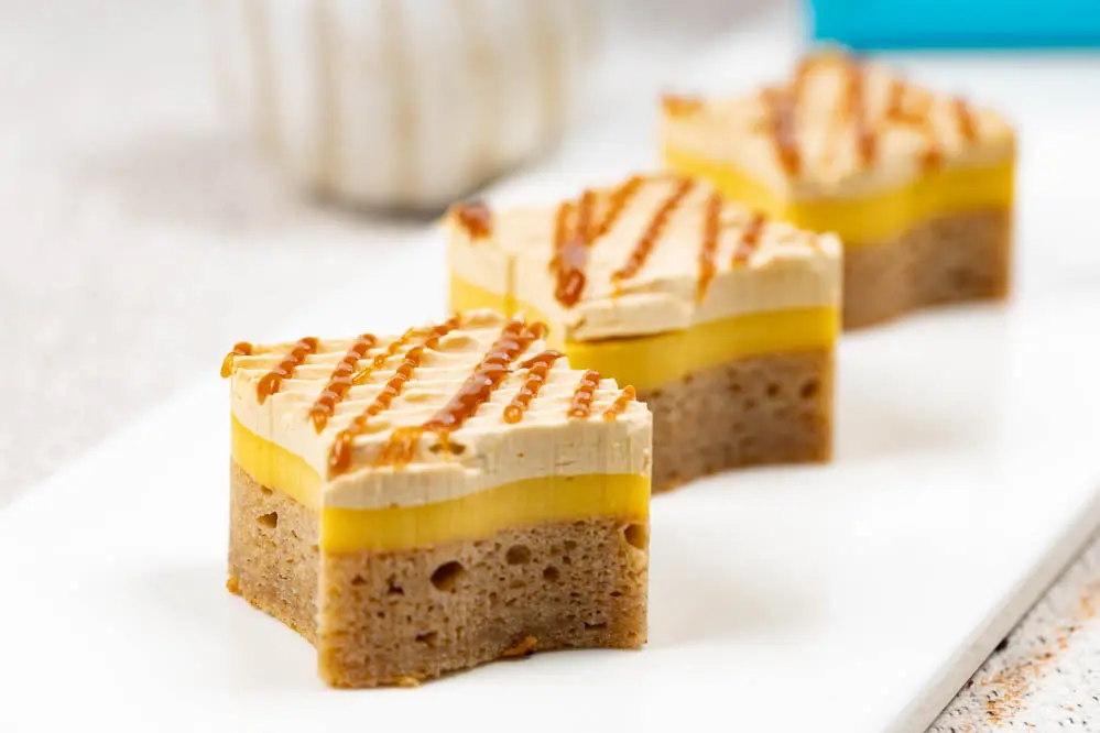 BANANA YUZU CARAMEL VEGAN SLICE, 47x47 WAVE, Frozen, Box 48/1